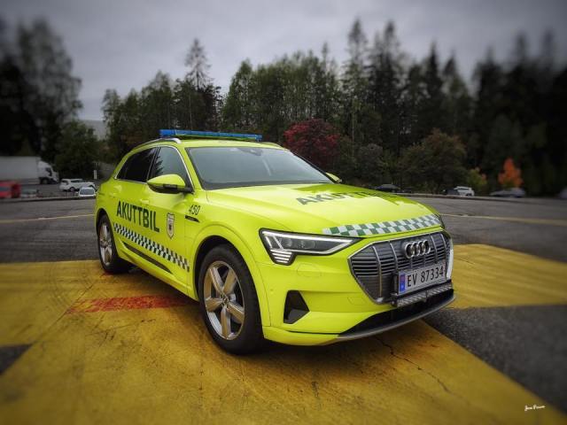 LANDETS FØRSTE EL-BIL AMBULANSE