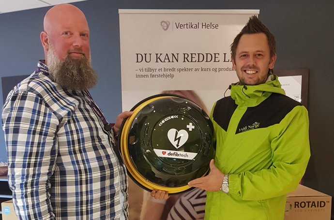 1AID NORGE FØRST UTE I NORGE MED DEFIBTECH SKAP FRA ROTAID